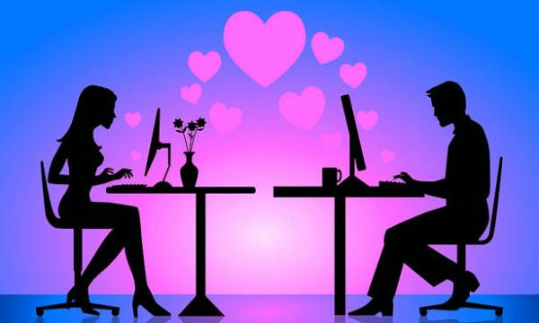 كيف تحولت نعمة الفايسبوك إلى نقمة توقع القاصرات و المتزوجات في شراكه