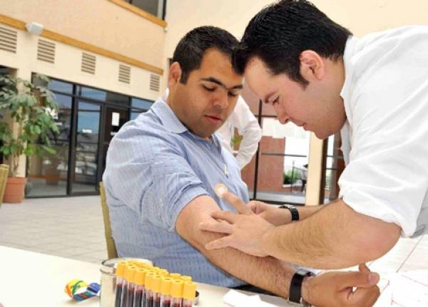 دراسة: استمتع بالطعام قبل فحص الكوليسترول