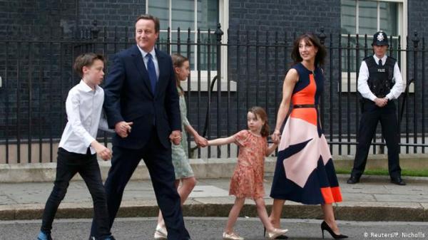 حارس ديفيد كاميرون ينسى مسدسه في مرحاض طائرة