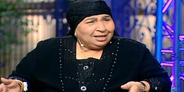 فنانة مصرية تصدم المذيعة و تقول للسيسي " ياريت تلبس كلاسين تحت البناطيل "