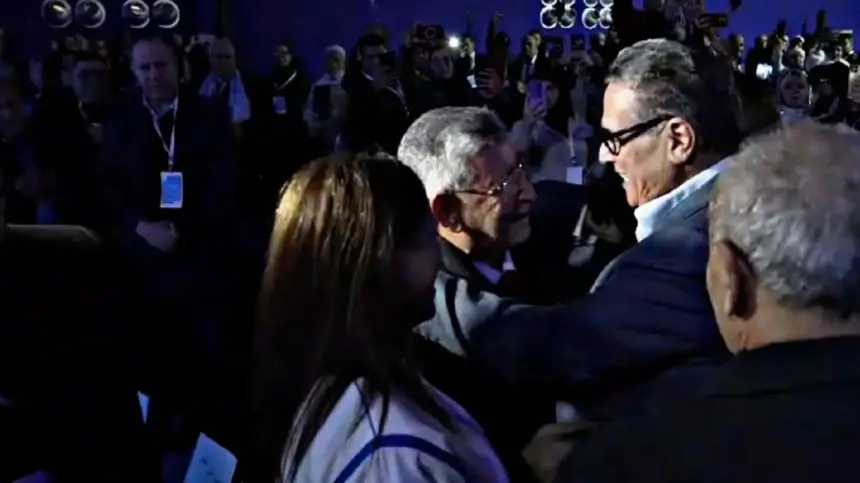 المشاركون بالمحطة الثانية عشرة "لمسار الإنجازات" يخصون أخنوش باستقبال حار في مدينة طنجة