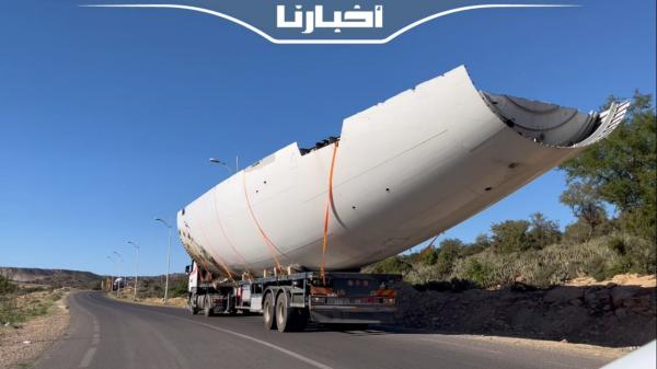 شاهد لحظة وصول طائرتين قصد تحويلهما إلى مشروع سياحي بأكادير