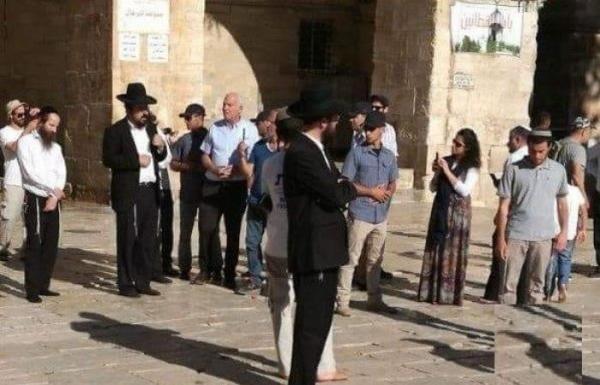 وزير الزراعة الإسرائيلي يقتحم المسجد الأقصى و يتسبب في استنفار الفلسطينيين