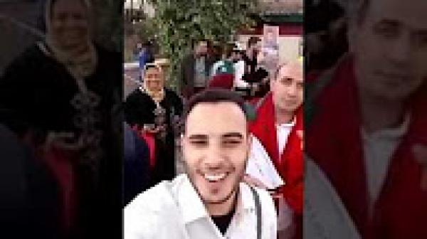 محمد بنيس الملقب بمول الشكارة يعانق الحرية