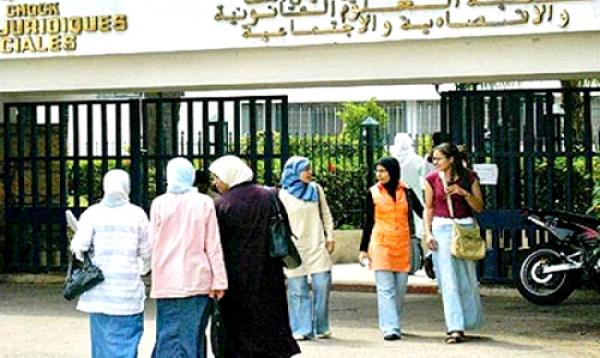 طلبة هائمون في الشوارع في غياب السكن الجامعي