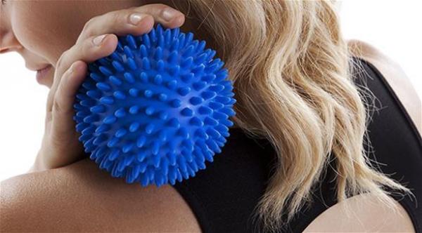 كرة التدليك تخفف من الشد العضلي في الظهر