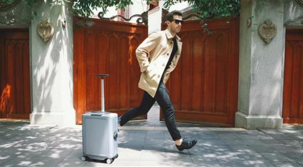 وداعاً لحمل حقيبة السفر مع ظهور أول حقيبة "روبوتية" بالعالم