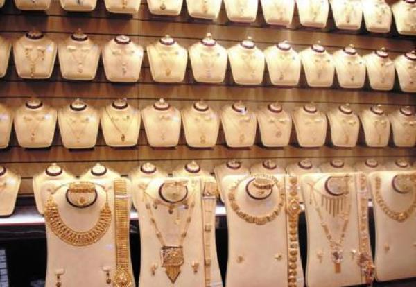 محلات لبيع المصوغات من ذهب وفضة مشكوك في عياراتها القانونية