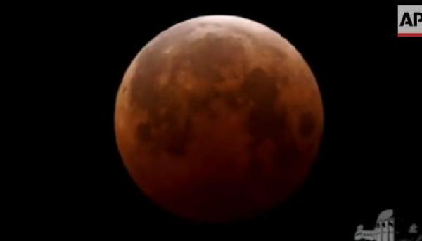 شاهد المراحل الكاملة لخسوف القمرالدموي