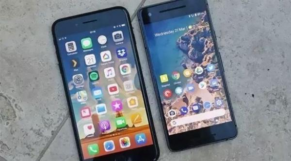 خطوات تجعل جهازي أندرويد وآي فون يعملان معاً بسلاسة