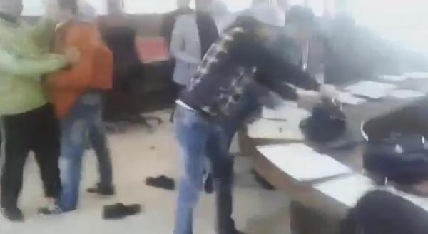 نايضة " بونية " في المجلس البلدي لأزمو­ر