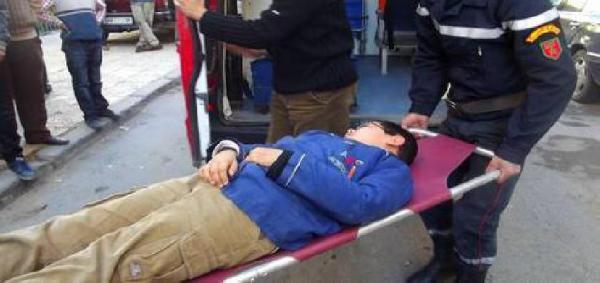 مؤلم...دراجة نارية تصدم طفلا عمره 12 سنة وتلوذ بالفرار ونقل الضحية في حالة حرجة للمستعجلات