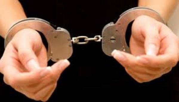 مصيبة..تورط شرطي وجندي في التحرش بسيدة متزوجة والتغرير بها ومحاولة اختطافها بالقوة باستعمال أصفاد الشرطة