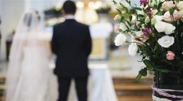 أمريكية تكتشف أن عريسها الستيني هو جدها الحقيقي