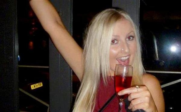 تنتحر لأن شعرها الأشقر تحول إلى البني