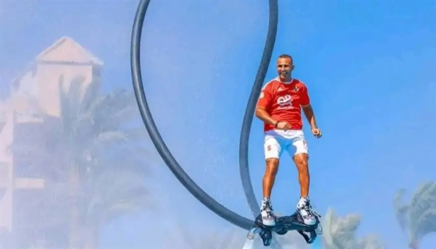 مصرع لاعب فلاي بورد شهير في عرض مأساوي أمام السياح