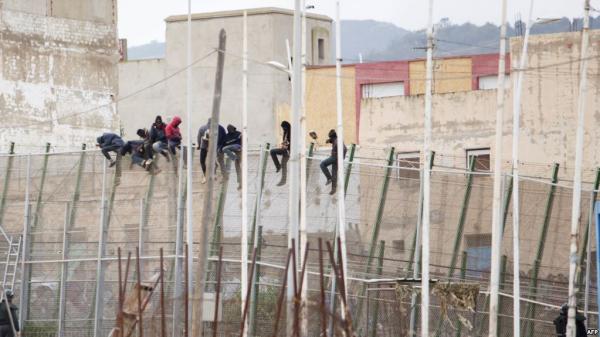 منظمة دولية: قوات الأمن المغربية "تجلد" المهاجرين الأفارقة أمام أعين الإسبان