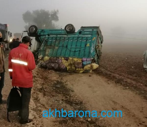 بالصور:اصطدام عنيف بين شاحنة وحافلة يؤدي إلى إصابة 17 شخصا بجروح متفاوتة الخطورة