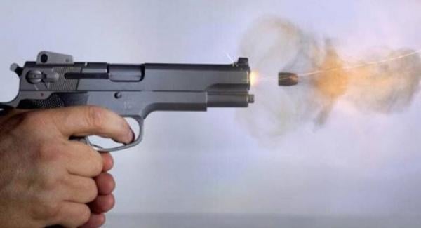 هادشي بزاف...مجرم هائج كادي يفتك بمواطنين ورجال أمن بسيف ومفتش شرطة يطلق النار عليه بشكل مباشر