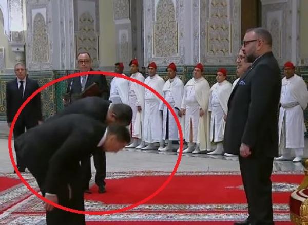 بالفيديو: انحناء كبير لوزير التربية الوطنية الجديد أمام الملك!