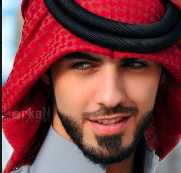 السعودية تطرد فنانًا إماراتيًا لشدة "وسامته"