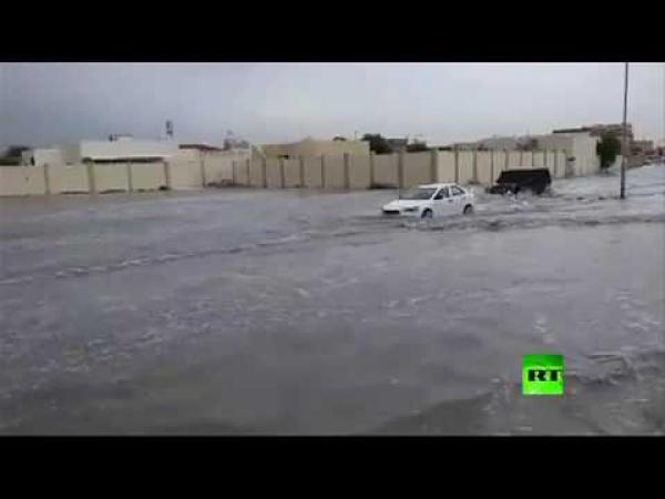 مشاهد للفيضانات في مدينة معيذر القطرية