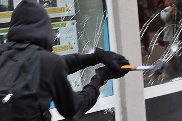 مغربي بايطاليا يدفع غاليا ثمن دفاعه عن خطيبته..أبرحوه ضربا بمطارق وقضبان حديدية