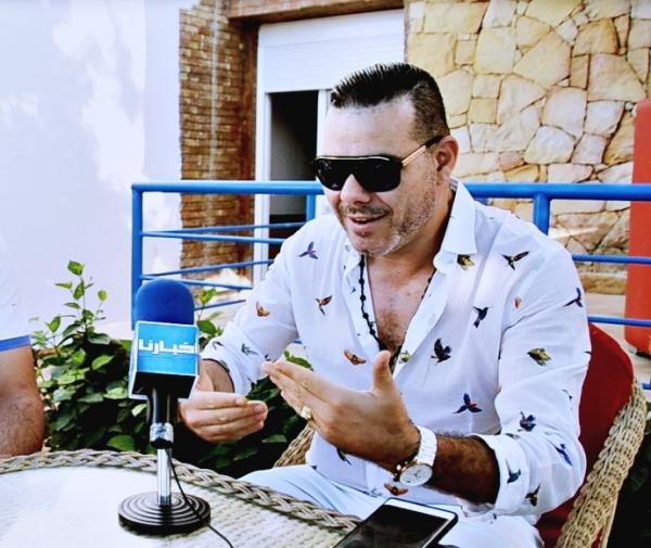 الليلة : الميلودي يدخل في تحد مع الزمن و يقرر إصدار أغنية " تناقش " الخطاب الملكي في أقل من نصف ساعة