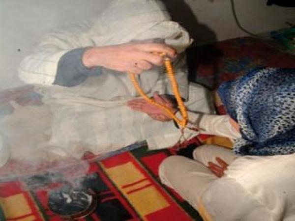 شيخ ستيني يطعن فتاة بعض أن رفضت الزواج منه