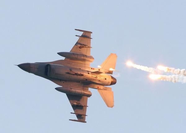 "البنتاغون" يوافق على منح المَغرِب مقاتلات نفاثة من طراز "F-16"