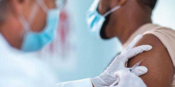 بعد حصولك على لقاح كورونا.. هل يمكنك أن تعدي الآخرين؟ العلماء يجيبون..