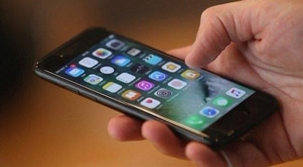 لأصحاب آي فون: لا تفتحوا هذه الرسالة "القاتلة"