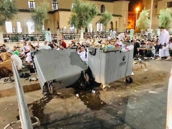 مرة أخرى..الأزبال تزاحم المصلين في صلاة التراويح بسطات