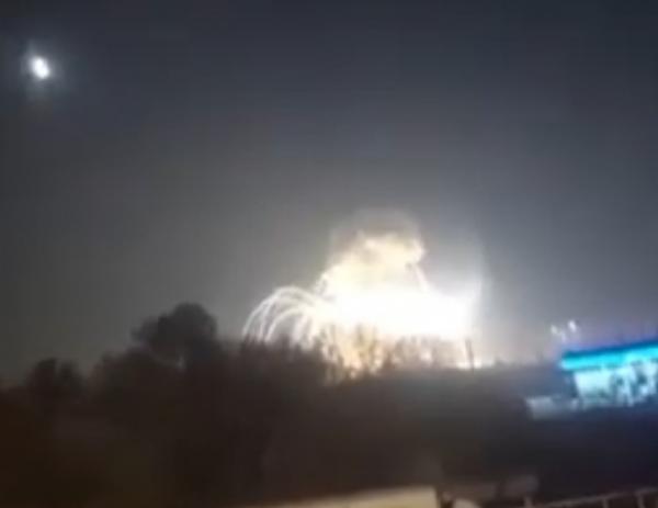 لحظة قصف الطيران الروسي مستودع ذخيرة في أوكرانيا