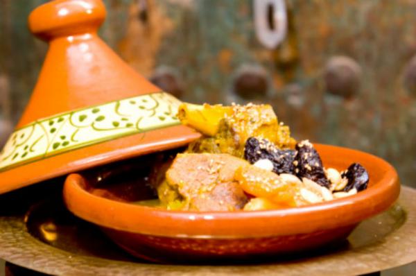 هذا هو الثمن الخيالي لطجين عادي باعه بائع مأكولات لخليجي بمدار سياحي