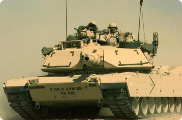 الدار البيضاء تستقبل الدبابات الأمريكية في مشهد فاجأ المواطنين