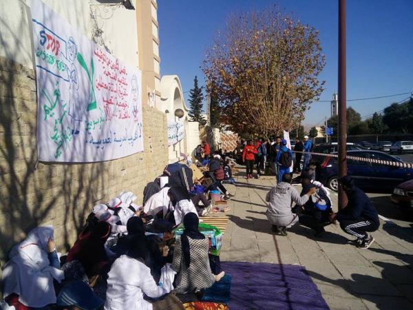 الأساتذة المتدربون بتازة  يضربون من جديد و يهددون بالأسوأ (صور)