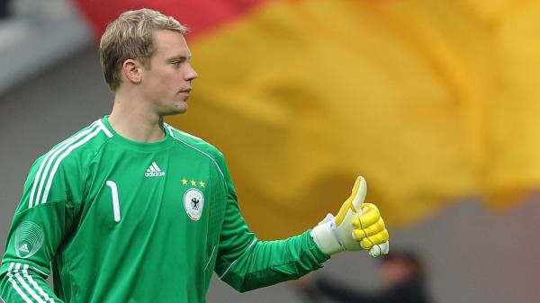 نوير حارس بايرن ميونيخ يغيب مباراتين بسبب إصابة في القدم