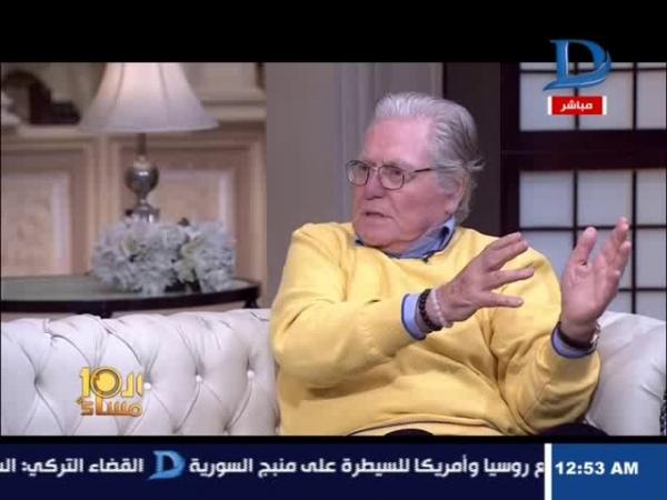 بالفيديو: متصلة تطلب الزواج من حسين فهمي على الهواء