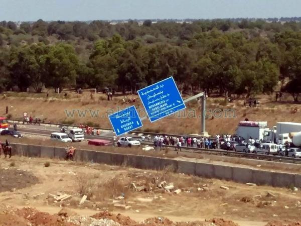 النيران تشل حركة السير في الطريق السيار بين الرباط و البيضاء