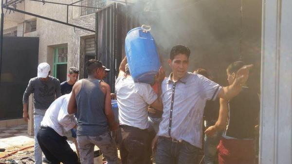 متطوعون ينوبون عن رجال الوقاية المدينة بنجاح في إخماد حريق مهول بمحل تجاري (صور)