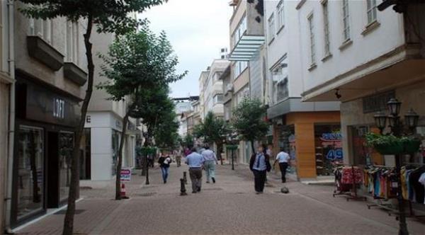 تركي يرتدي البرقع ليتمكن من رؤية حبيبته