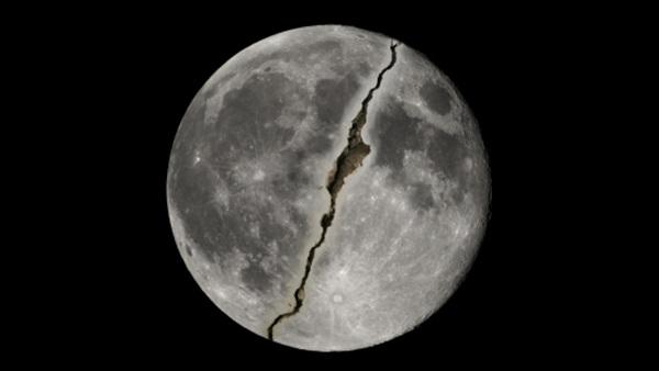 من معجزات النبي (ص) "انشقاق القمر"