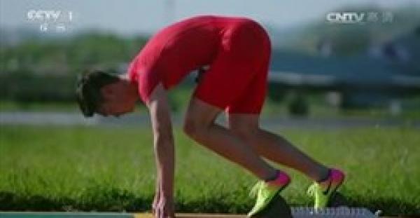 بالفيديو.. لحظة تفوق عداء صيني على مقاتلة حربية في سباق الـ100 متر