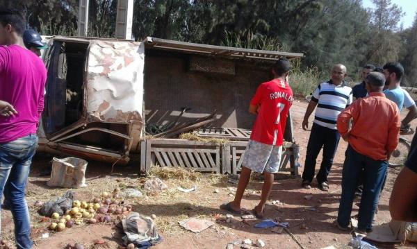 عاجل..فاجعة..انقلاب سيارة فلاحية على متنها 12 رجل وامرأة عائدين من السوق ونقل الجميع إلى المستعجلاث 3 حالتهم خطيرة 