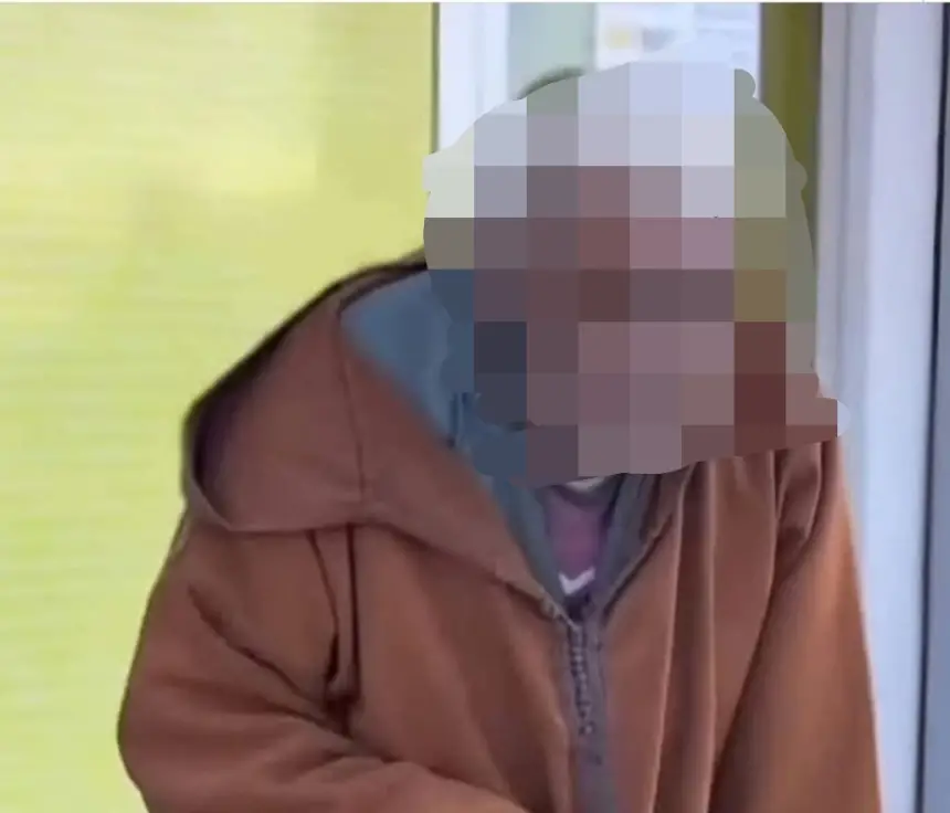 شيخ كبير يتفاجأ باختفاء ملايين السنتيمات من حسابه في إحدى وكالات تحويل الأموال