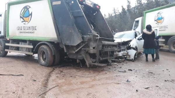 بالفيديو: سائق يعمل بشركة للنظافة يصور شاحنة مهترئة ويحمل الشركة مسؤولية الحوادث
