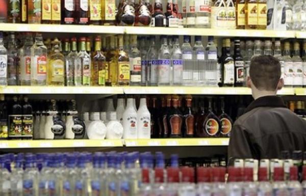 هل خضع الخلفي للوبيات بيع الخمور في المغرب أثناء صياغته لقانون الصحافة ؟