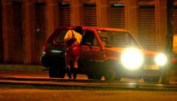 فتيات مغربيات يعرضن الجنس على مواطنين اسبان بسبتة المحتلة مقابل 50 أورو!