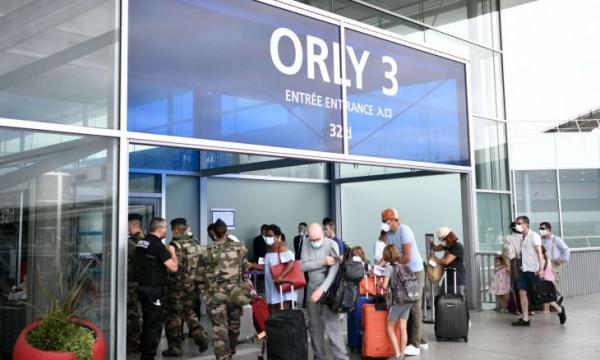 فرنسا تتفحص وجوه المسافرين المغاربة